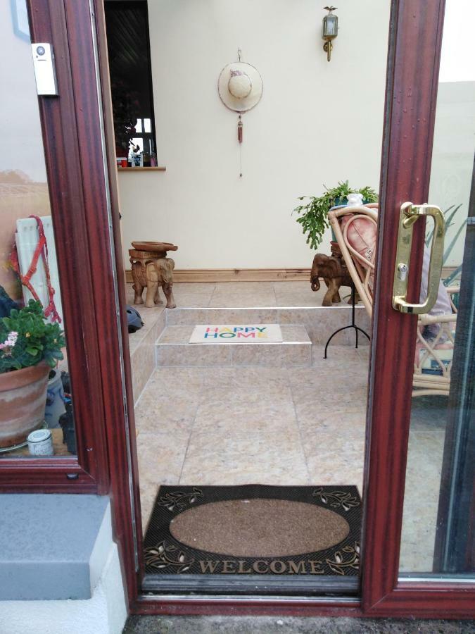 Catherine'S Lair A Quiet Peaceful Homestay Westport Esterno foto